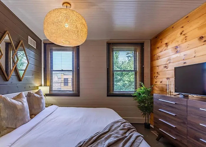 Chic With King Bed And Fire Pit *