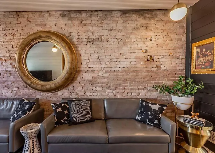 Chic With King Bed And Fire Pit * Pittsburgh